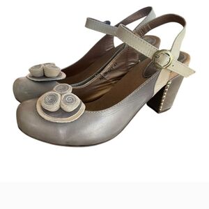 L' ARTISTE by SPRING STEP Adorn Size 41/10.5 Gray Cream Leather Slingback Heels